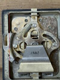 locks:methods:millennium_vault_drill_back.jpg
